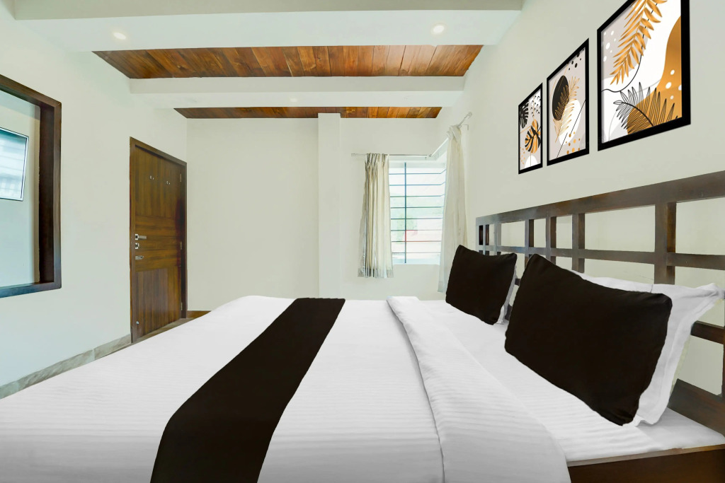 OYO 79915 SRJs Thaneesh Residency
