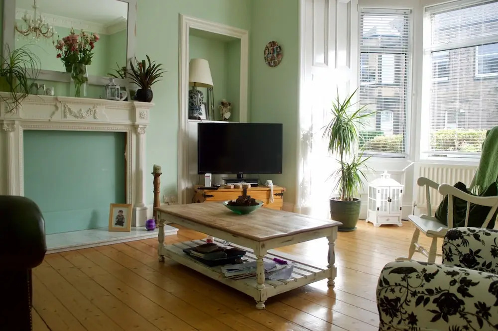 Garden Home Near City Centre With Parking, Sleeps 5