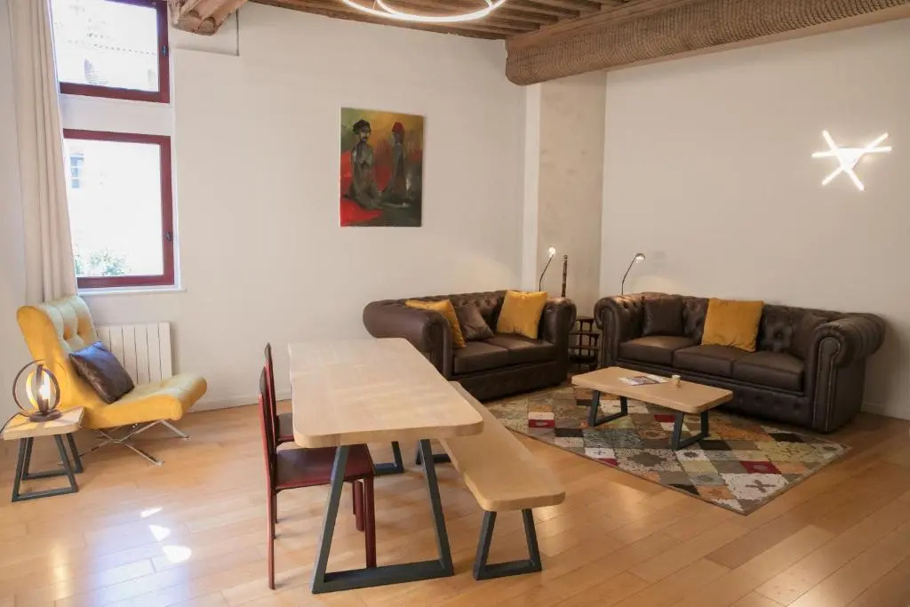 Spacieux Appartement, A-Mi-Chemin, Au Coeur de Tournus