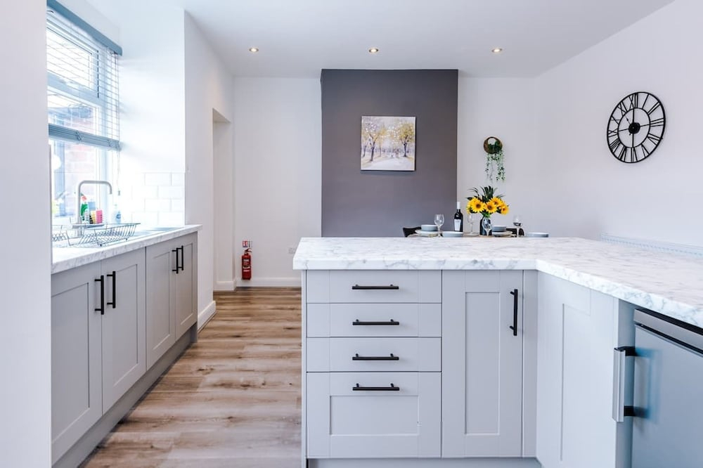 Pristine Home With Parking Ideal for Contractors