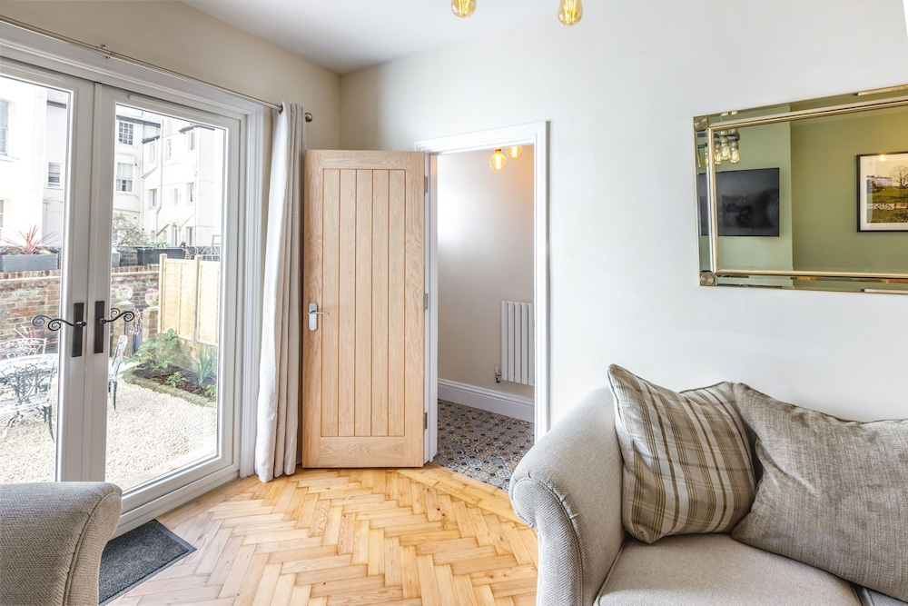 Host Stay Alice Hideaway