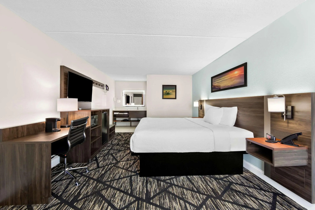 Clarion Inn & Suites near the Leconte Center Pigeon Forge