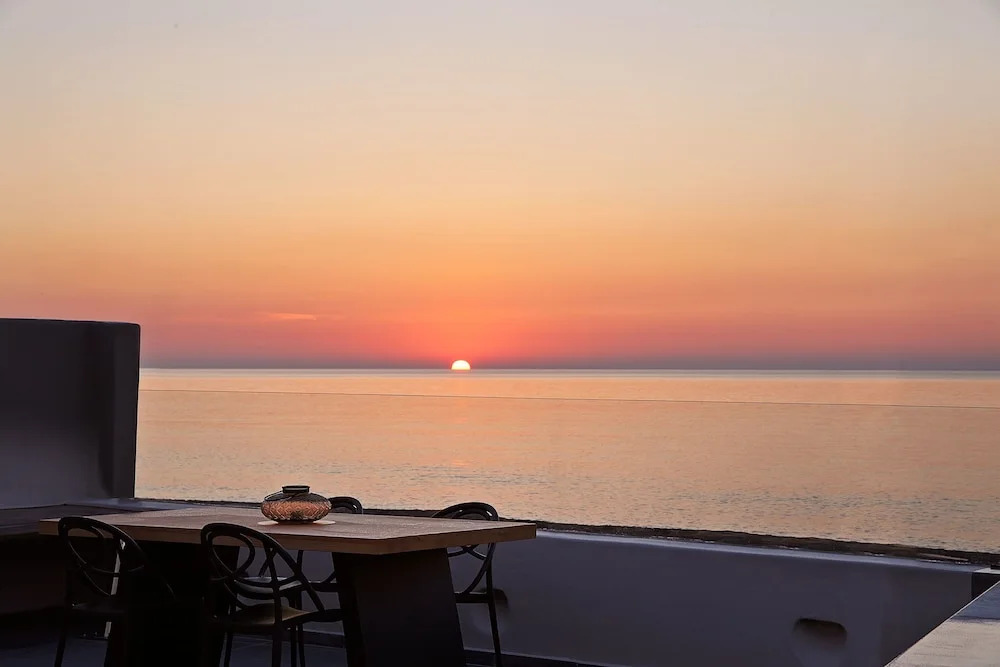 Incognito Beach Villa Santorini