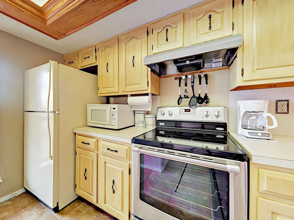 2BR w/ Pools & Gulf Views