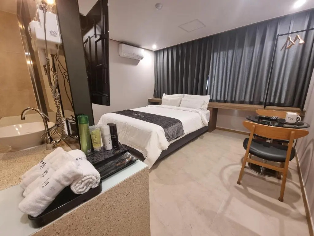 Yeoubi Hotel