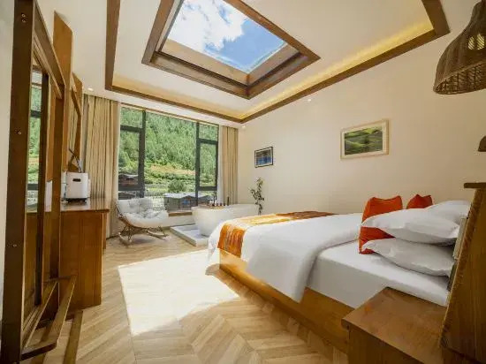 Hidden Qishan Residence (Siguniangshan Changpinggou Scenic Area)