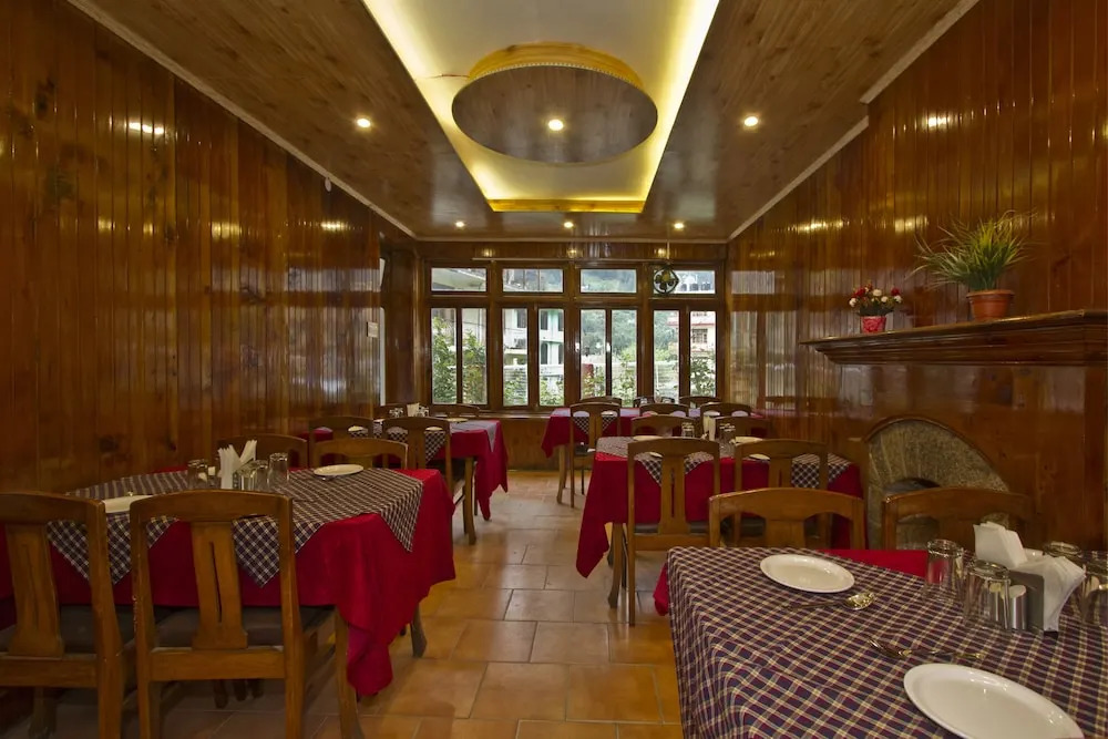 OYO 8895 Hotel Pine Grove