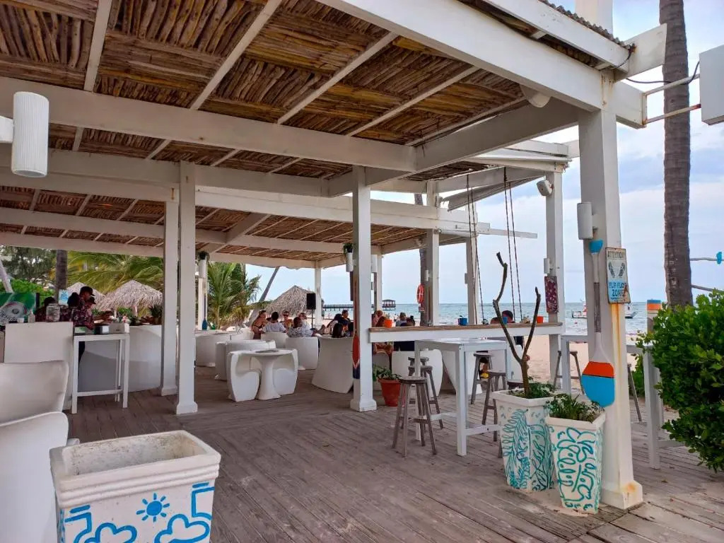1 Br seaside Penthouse close to amenities