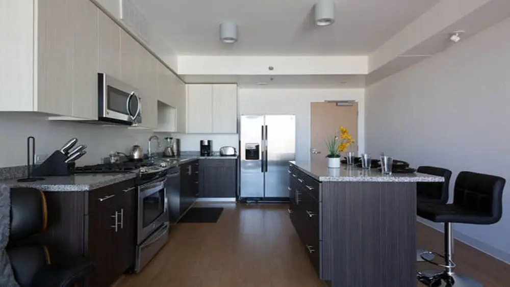 Modern La 2 Bedroom Luxury Suites