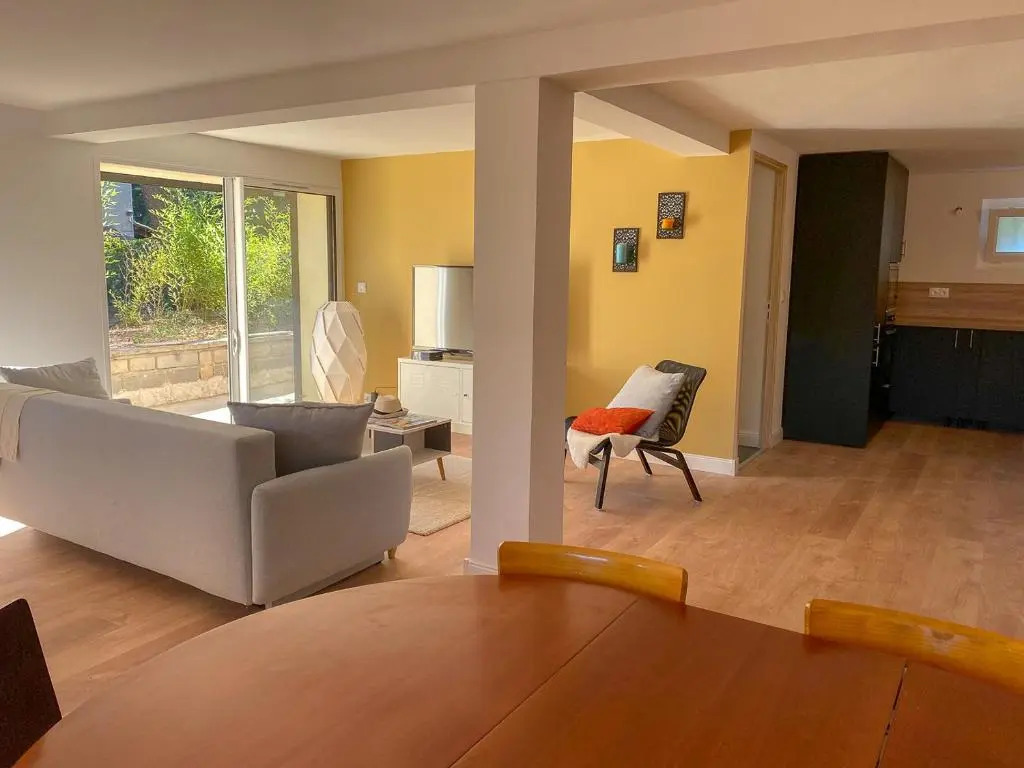 Appartement récent, plages à pied, 3 chambres, 95 M2, jardin et parking