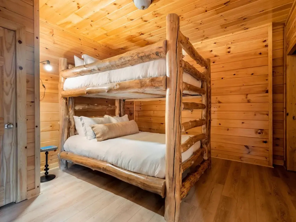 Cades Cove by Avantstay Treetop Haven in Smokey Mountains w/ Hot Tub, Game Room & Home Theatre