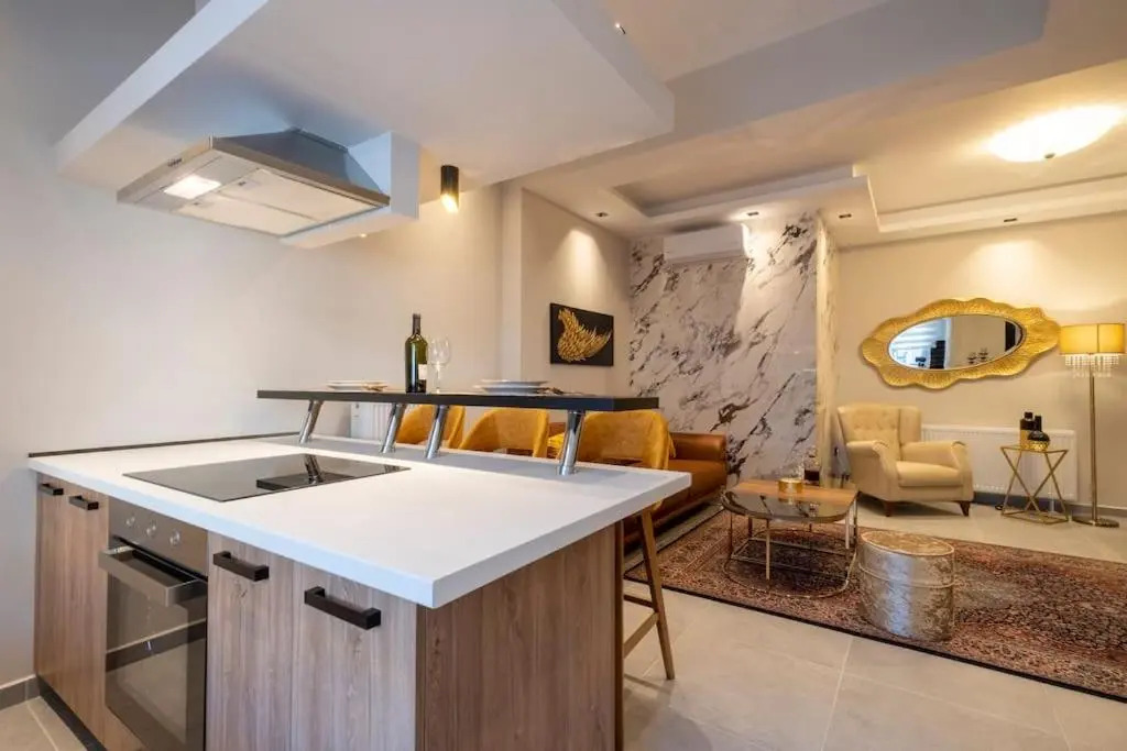 Maison De Luxx A8 Central