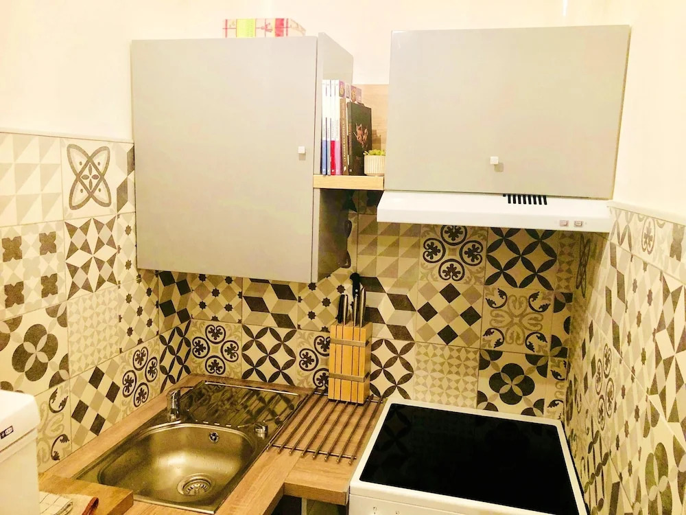 Studio in Saint-Cyr-Sur-Mer, with Enclosed Garden And Wifi - 860 M From the Beach