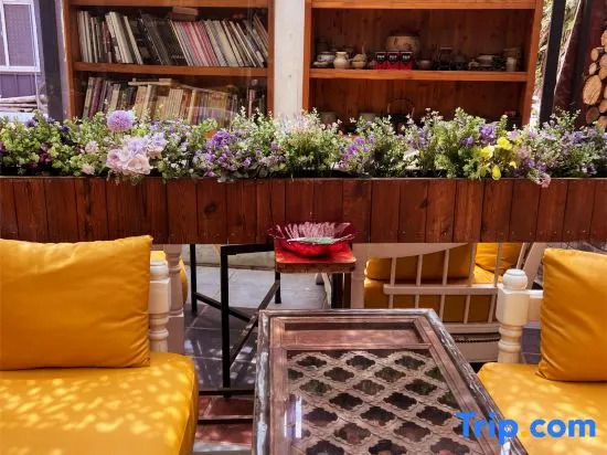 Tengchong Jimei Garden Hot Spring Homestay