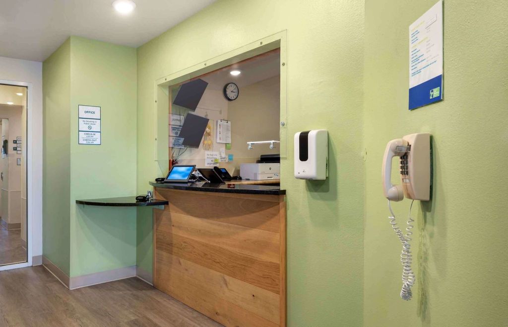 Extended Stay America Select Suites - Wichita - Airport