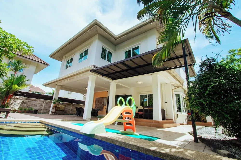 PRIVATE RESIDENCE HOSTED by Sasithorn