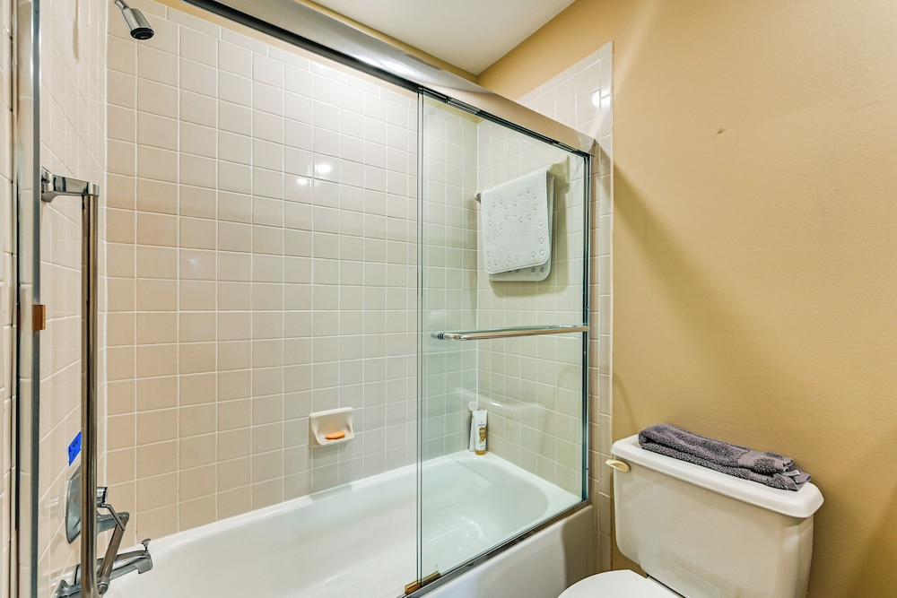 Snowbirds Welcome! Naples Resort Condo Near Golf