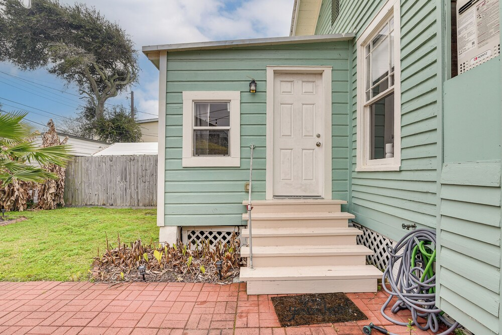 Wellness Suite + Sauna! Galveston Home By Seawall