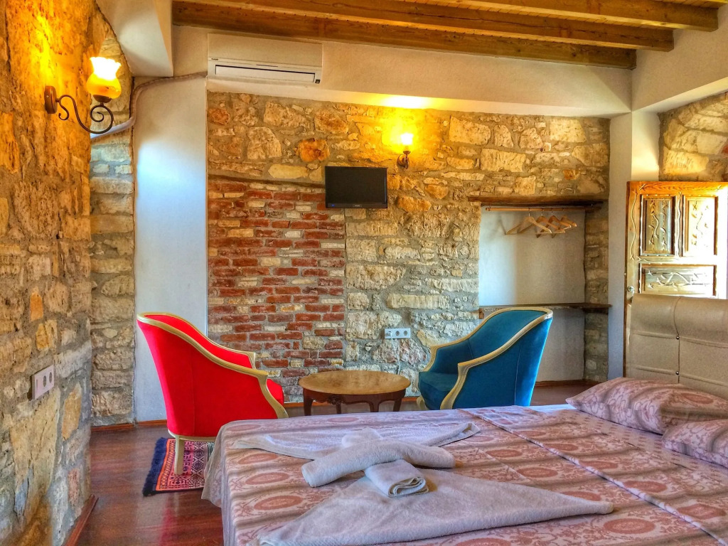 Parmis Boutique House