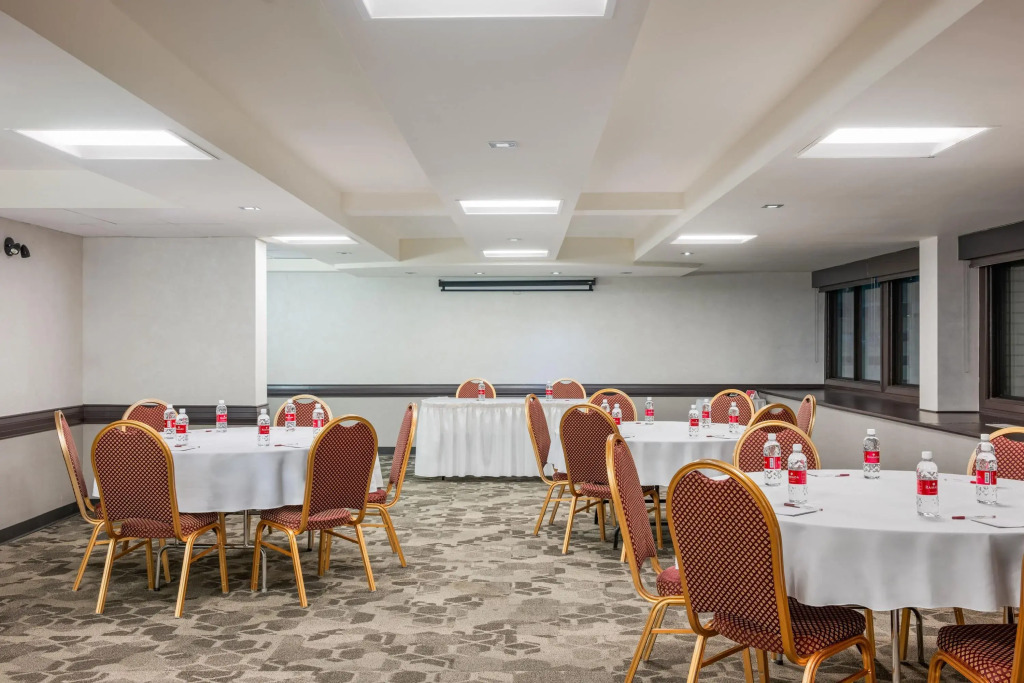 Ramada Plaza by Wyndham Regina Downtown