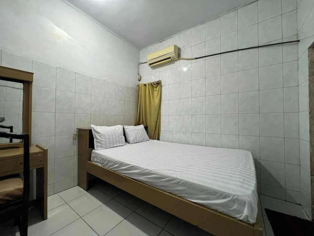 OYO 92675 Hotel Rosna
