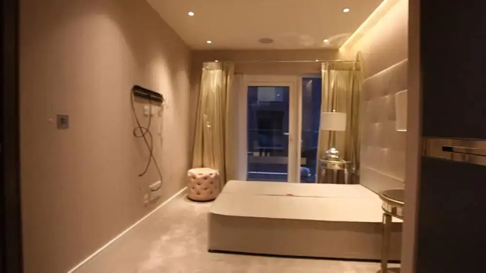Luxurious Three Bedroom Flat in Chelsea Creek