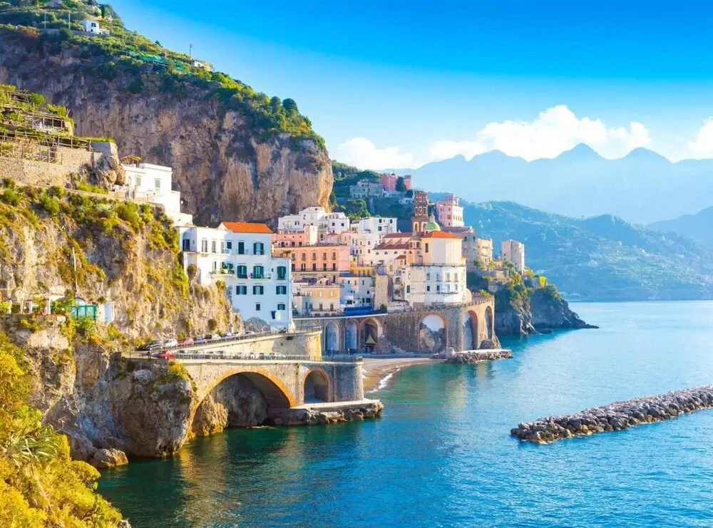 Lo zaffiro sul mare