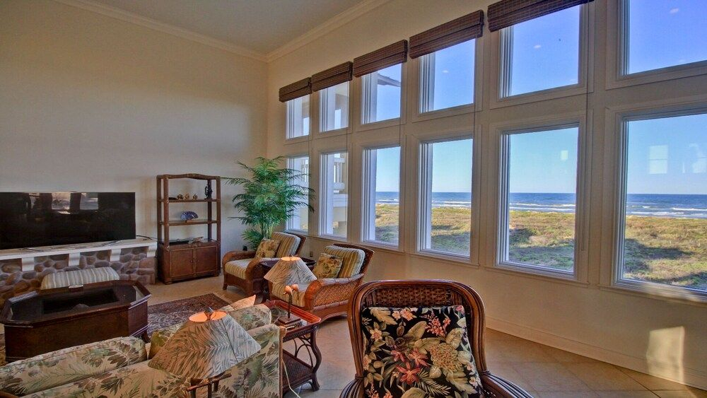 Manu Kai - Beachfront House With Private Pool And Hot Tub 6 Bedroom Home by RedAwning