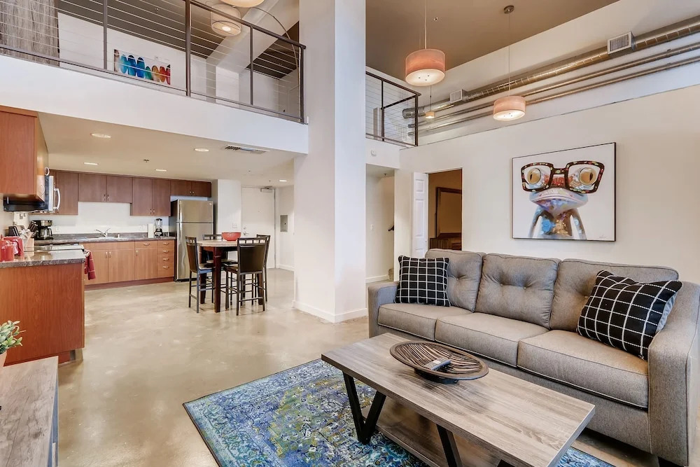Gorgeous 3 BR Loft In Heart of Gaslamp