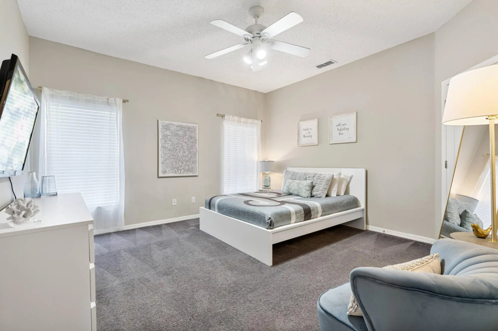 Cozy 5 bedrooms, tranquility right next to Disney!