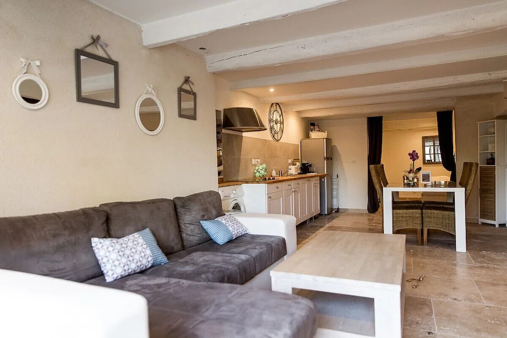 Bastide Provençale Les Mûriers dEngaspaty