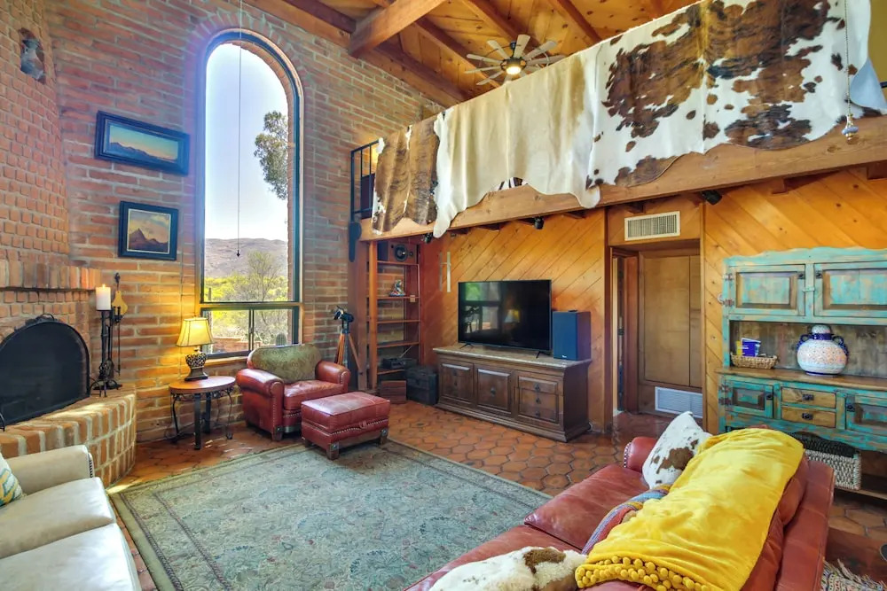 Eclectic Tucson Home 2 Mi to Saguaro National Park