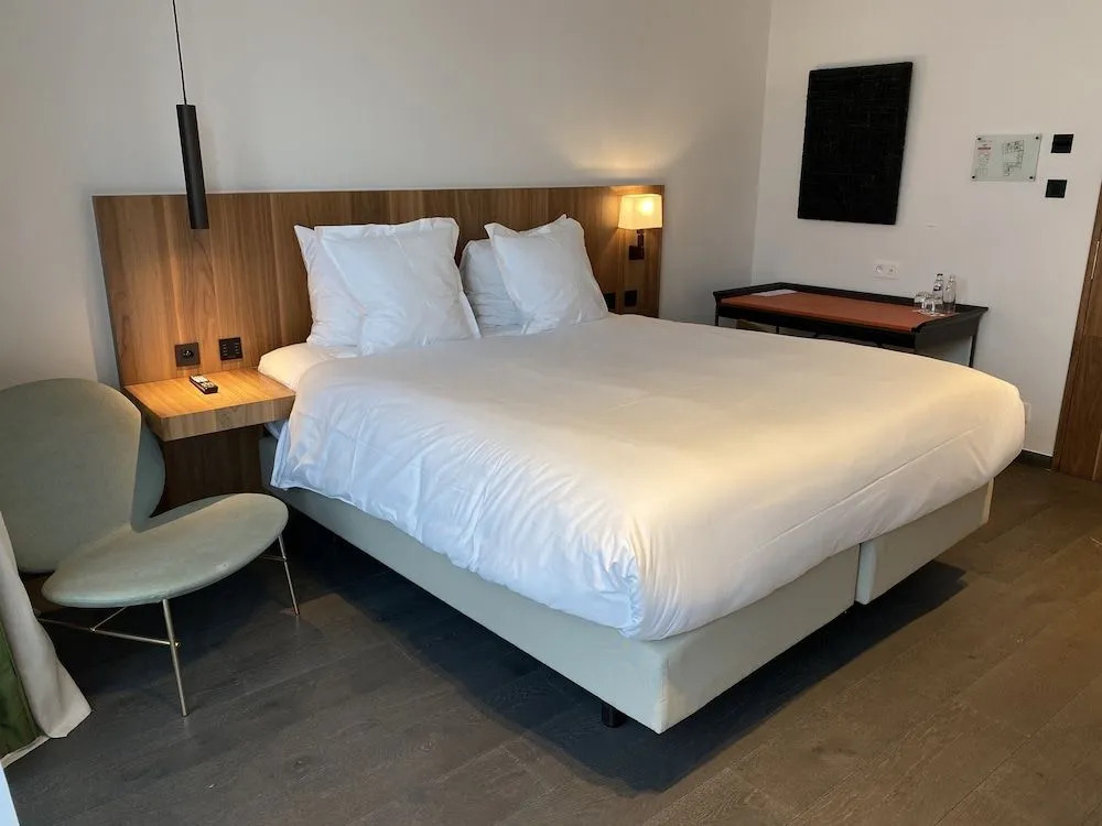 Hotel The Fourth - Tafelrond