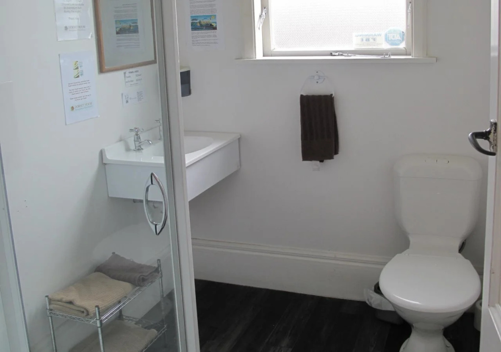 Dorset House Backpackers / Dorset Apartments