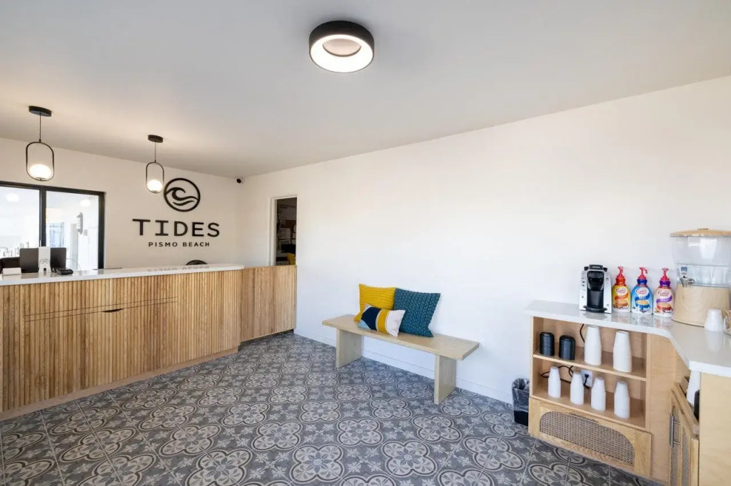 Tides Oceanview Inn and Cottages