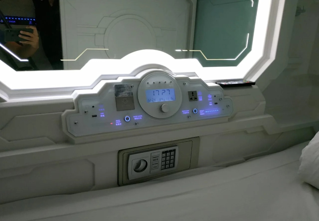 Bestow Capsule Hostel