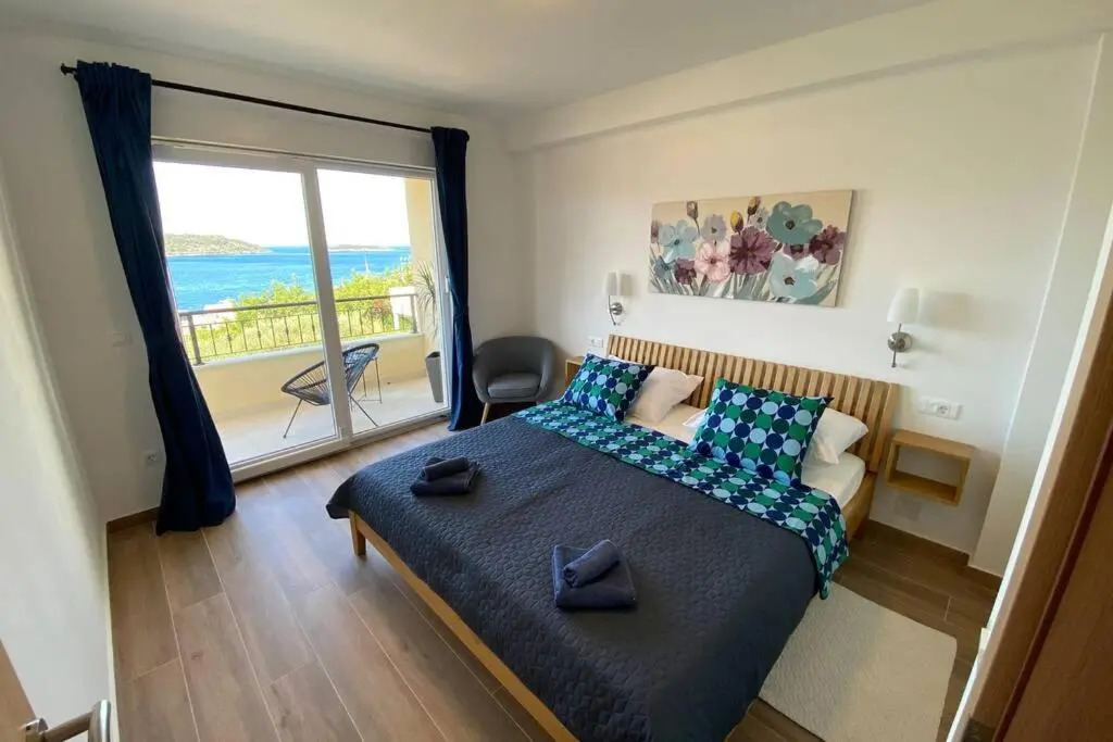Apartment Sandra (2+2) with a breathtaking view 2