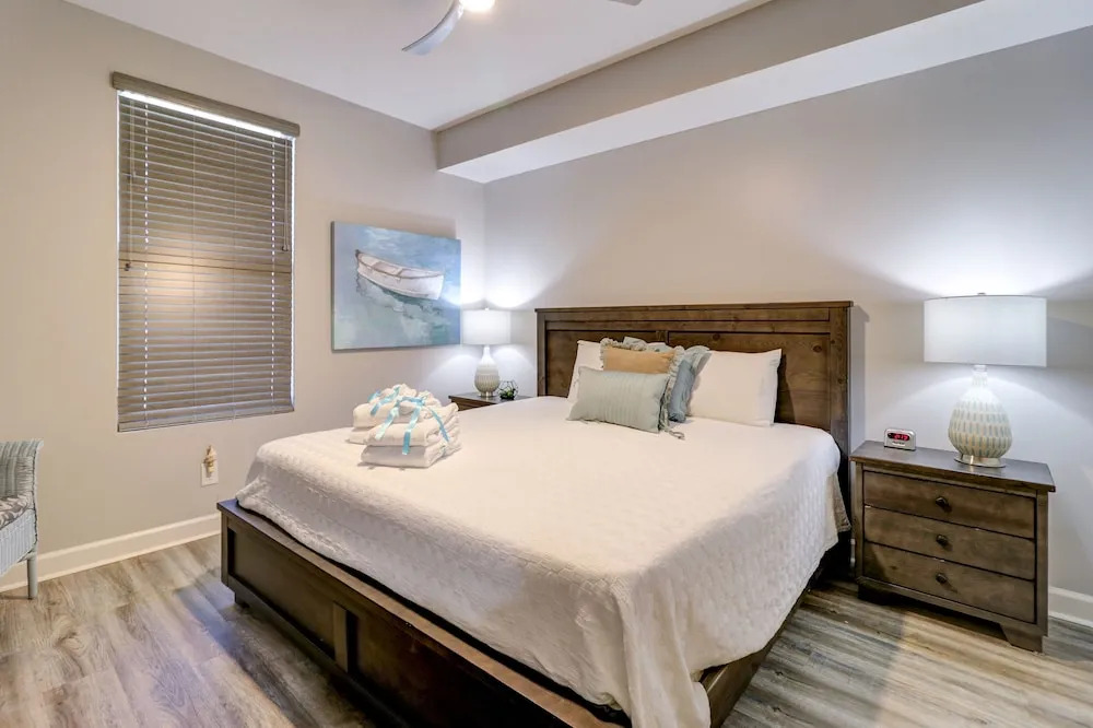 Gulf Front Master Suite! Directly On The Beach! 3 BR / 2 BA! Sleeps 8