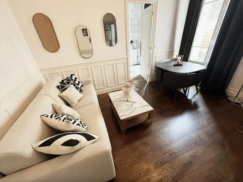 Superb Eiffel Tower Terrace Apartment