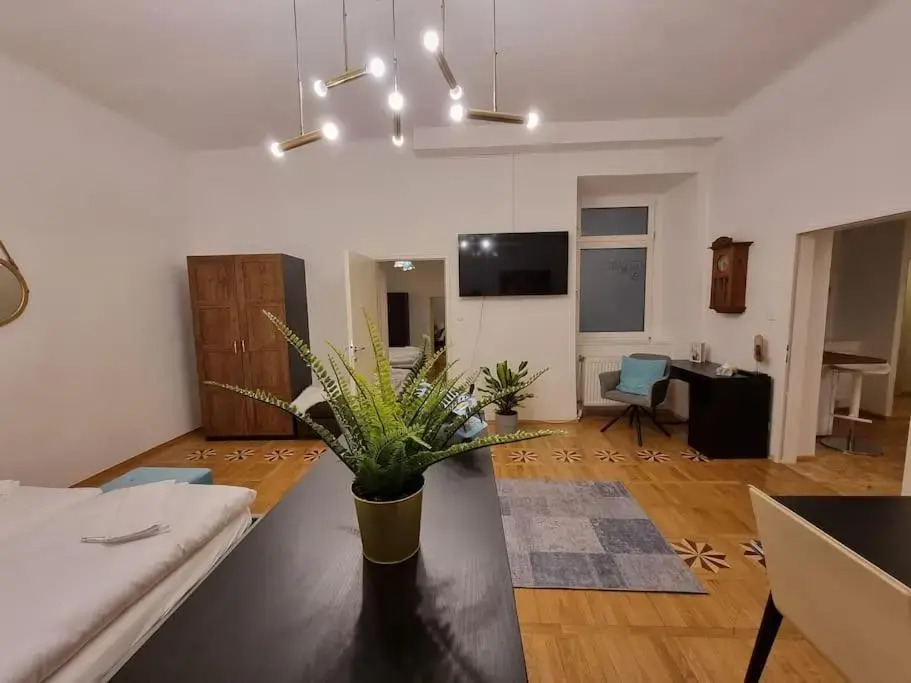 Sissi Royal Suite - Inner City 4 bedroom apartment