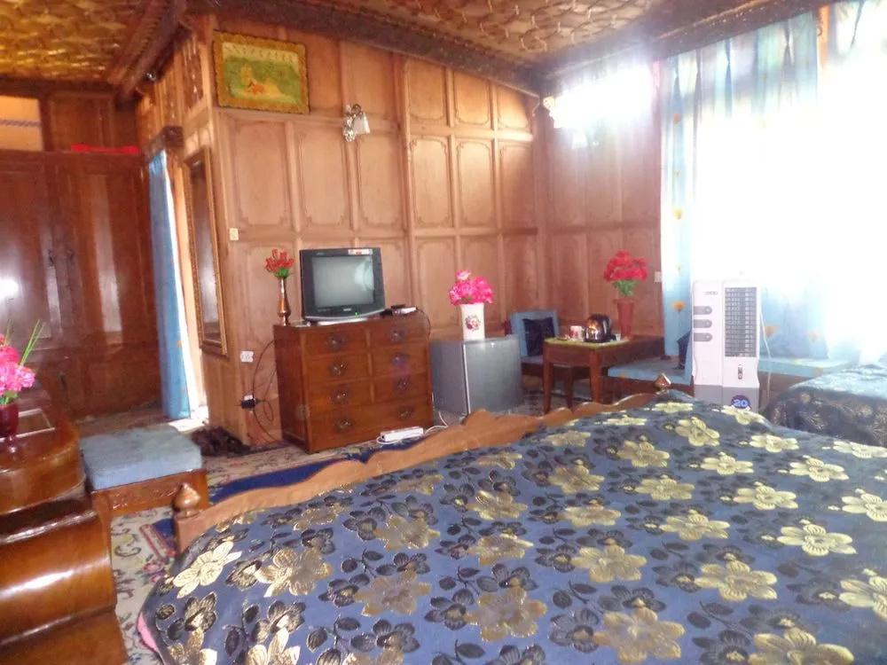 Alif Laila Group of Houseboats