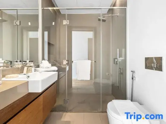 Stylish 2BR + M | Pool with Burj Khalifa Views