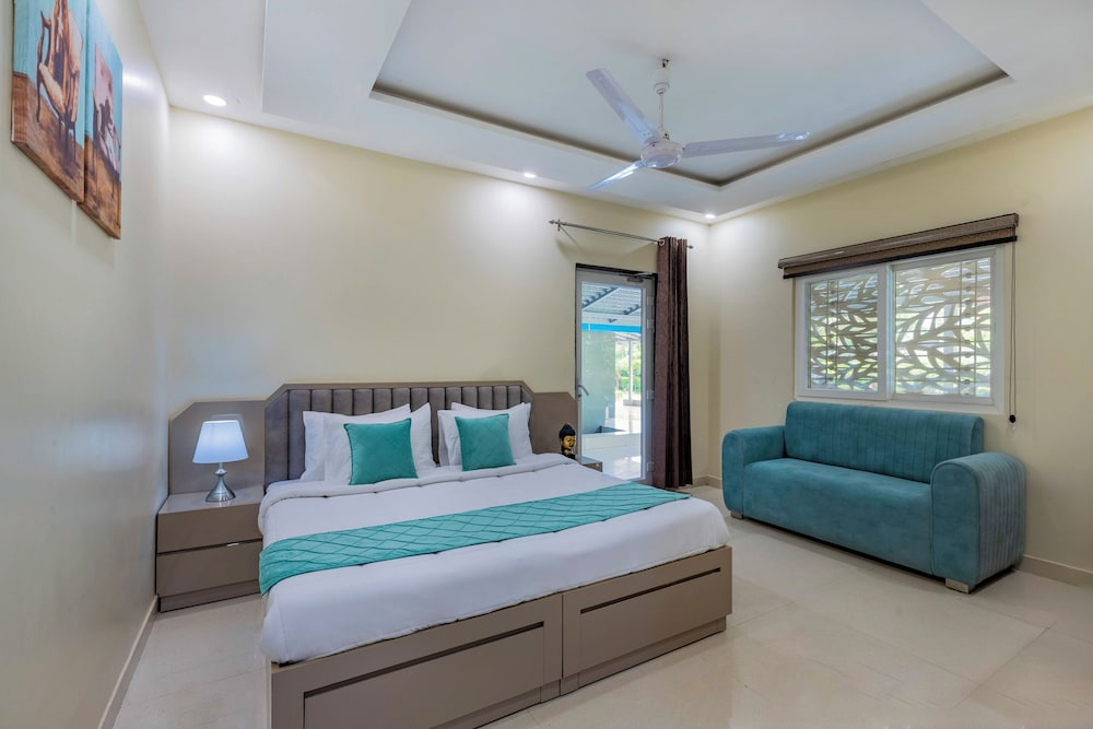 ELIVAAS 6 BHK Farmhouse with Pvt Pool & Garden - Enchantia
