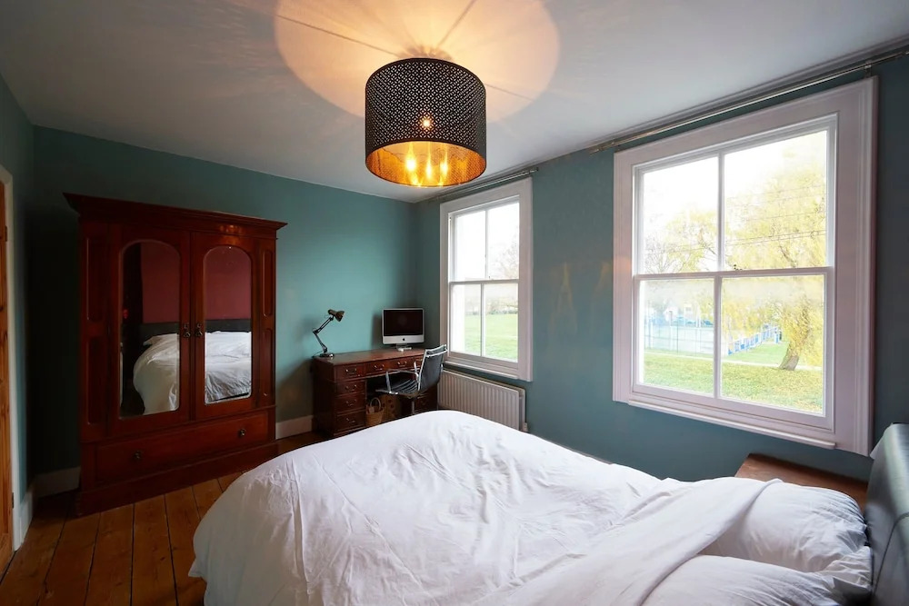 Modern 3 Bedroom House With Garden in Peckham