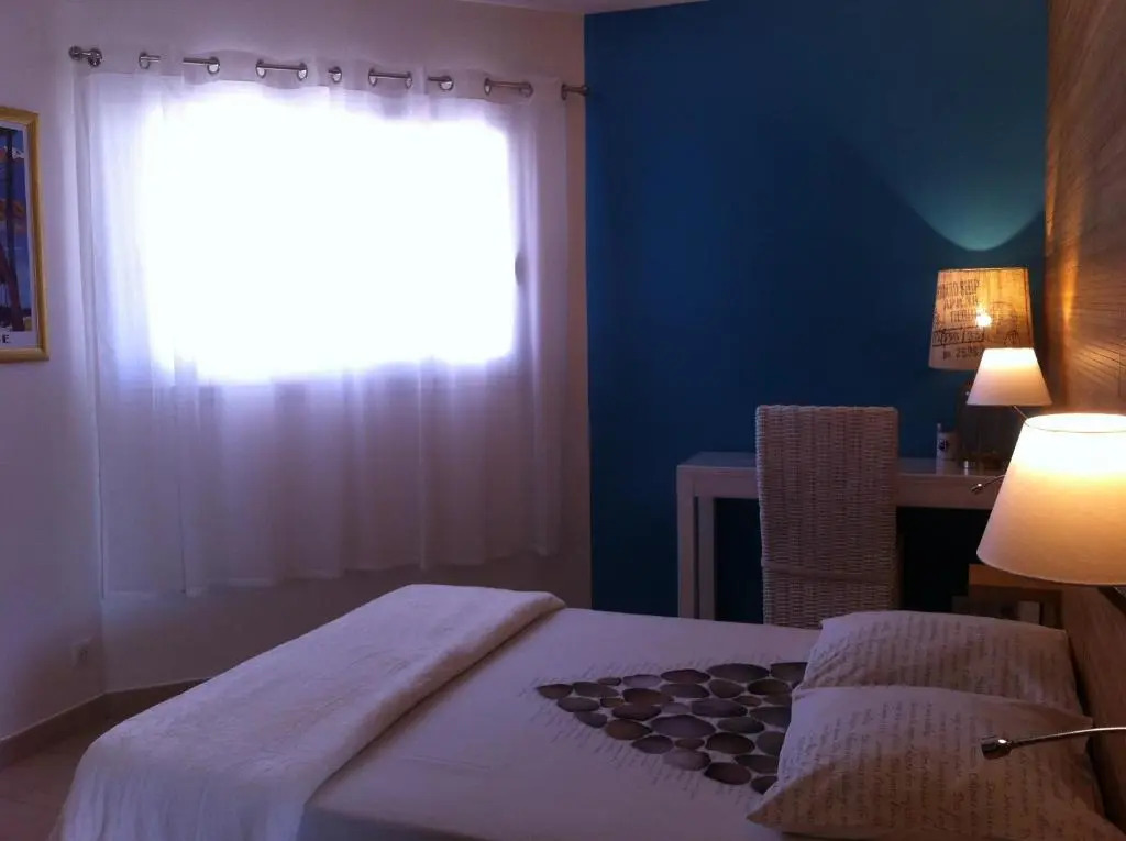 LHacienda Piscine chauffée à 28, spa, boulodrome et court de Tennis privés, 2 villas indépendantes