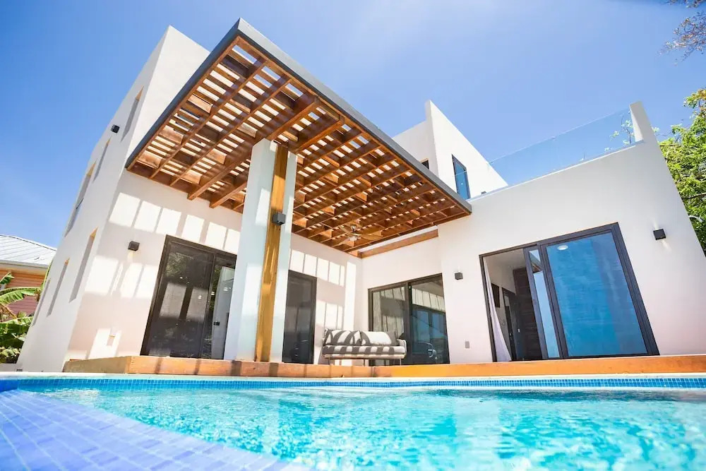 West Bay Breeze 3 Bedroom Home by RedAwning