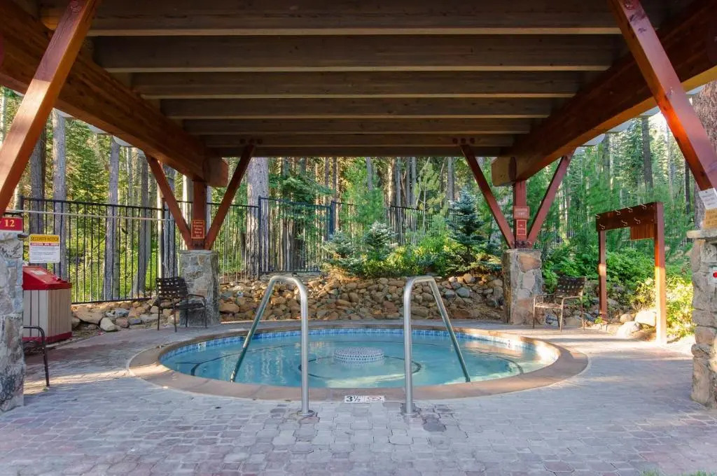 Stunning Big Springs Residence with Private Hot Tub! - Gray Wolf Northstar