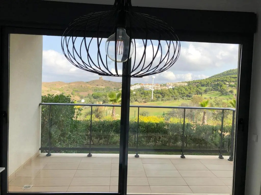 Apartment - Sleeps 4 - Parking - Garden - Pool