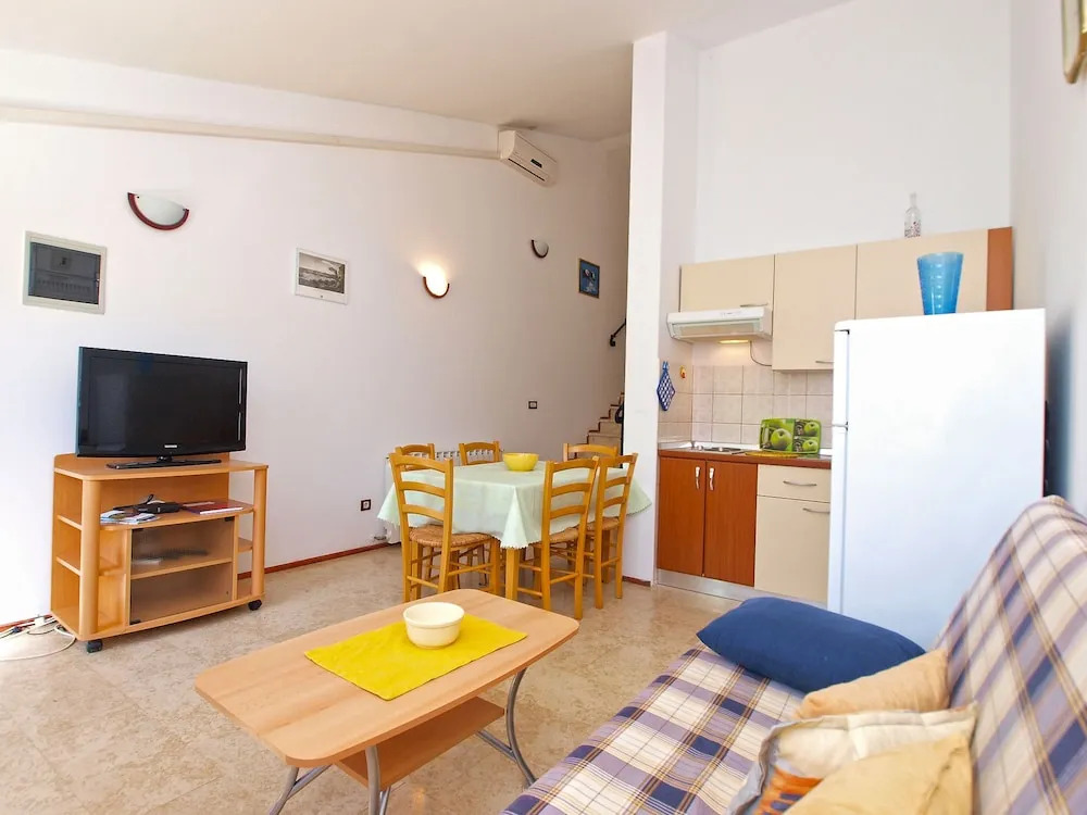Apartment 1077