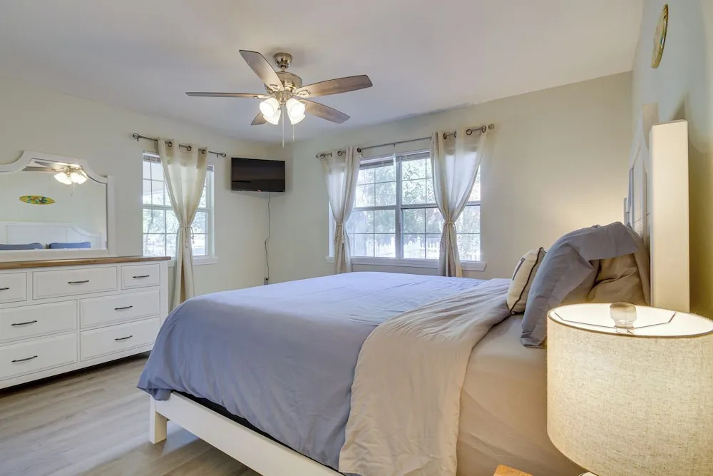 Gulfport Home w/ Fire Pit: Rv/trailer Parking
